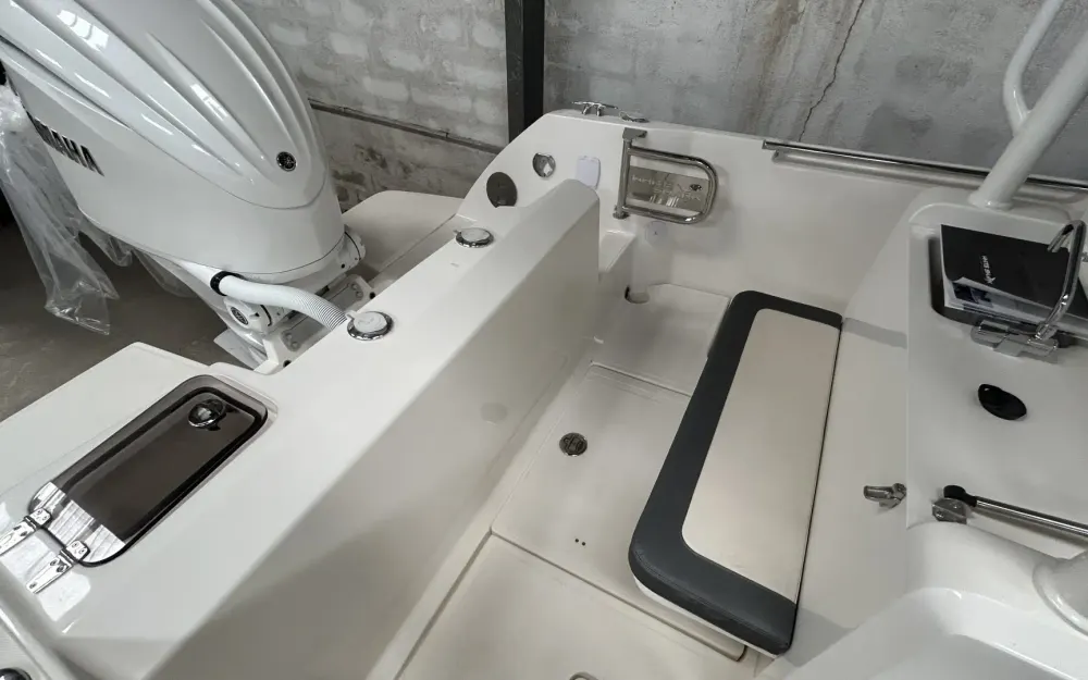 slider 15 White Shark  240 CC