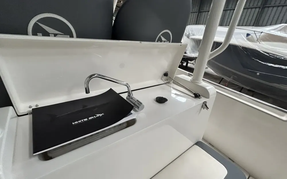 slider 16 White Shark  240 CC
