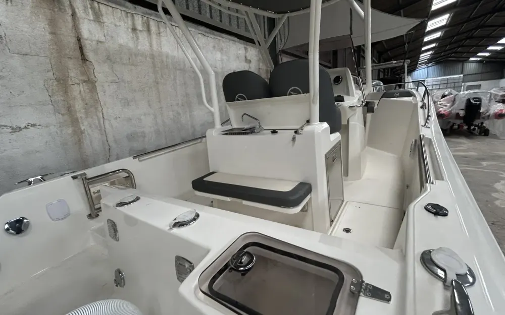 slider 17 White Shark  240 CC