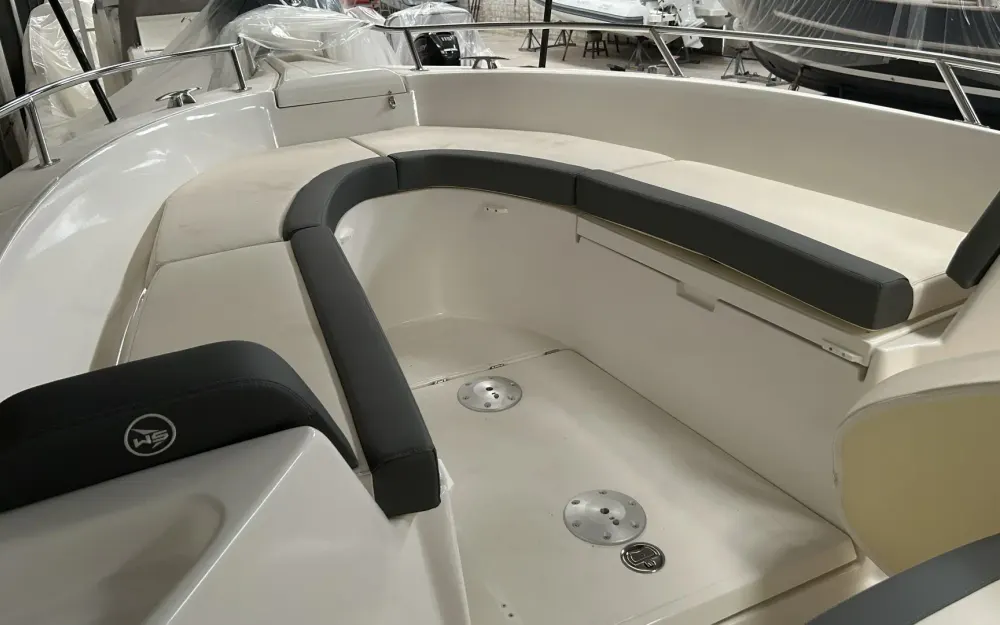 slider 1 White Shark  240 CC