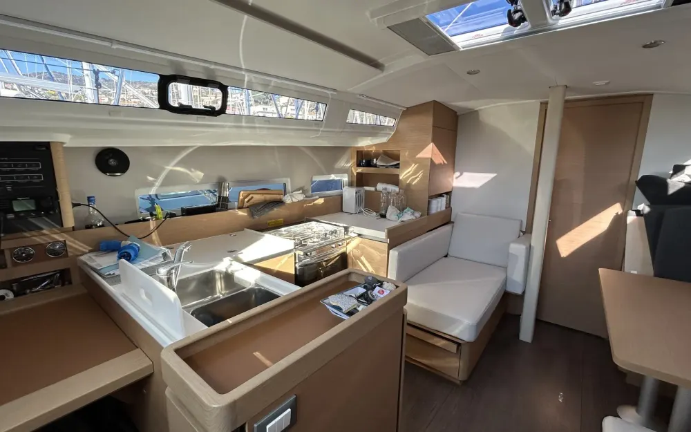 slider 1 Jeanneau Sun Odyssey 410 Performance