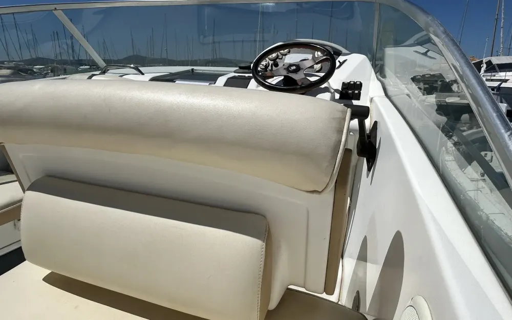 slider 9 Beneteau Flyer 701