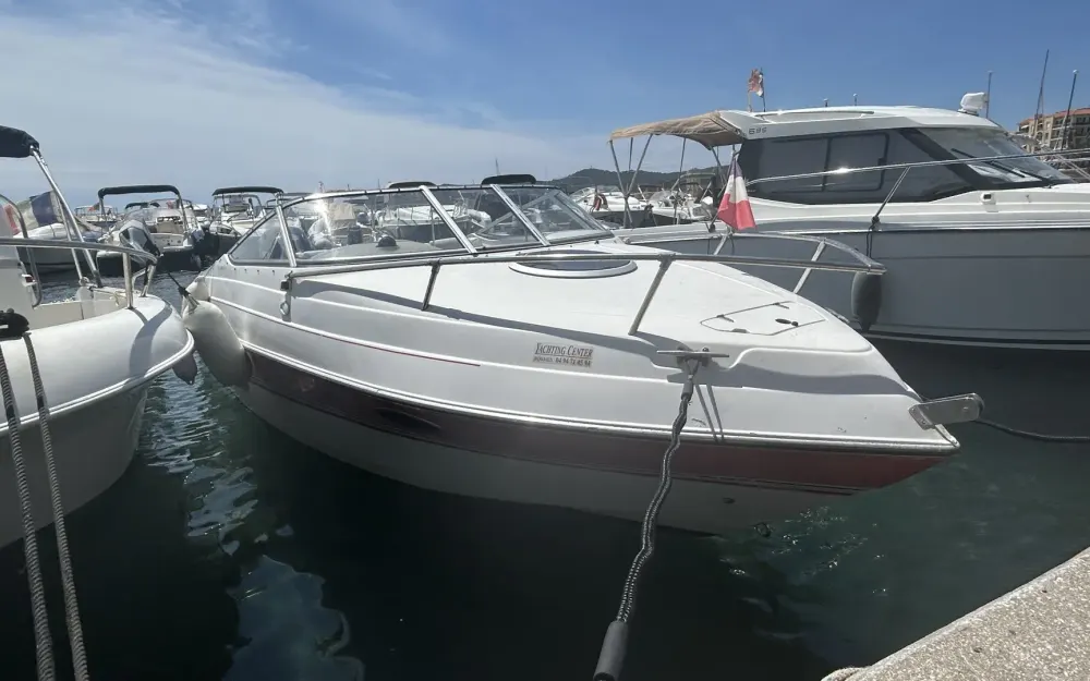 slider 13 Four Winns Sundowner 205
