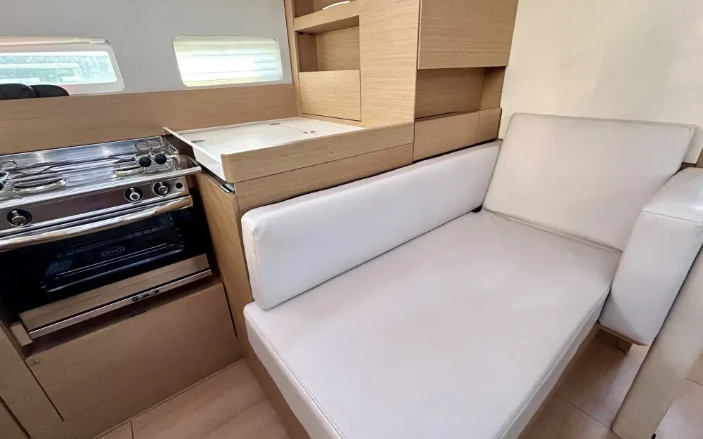 slider 9 Jeanneau Sun Odyssey 410