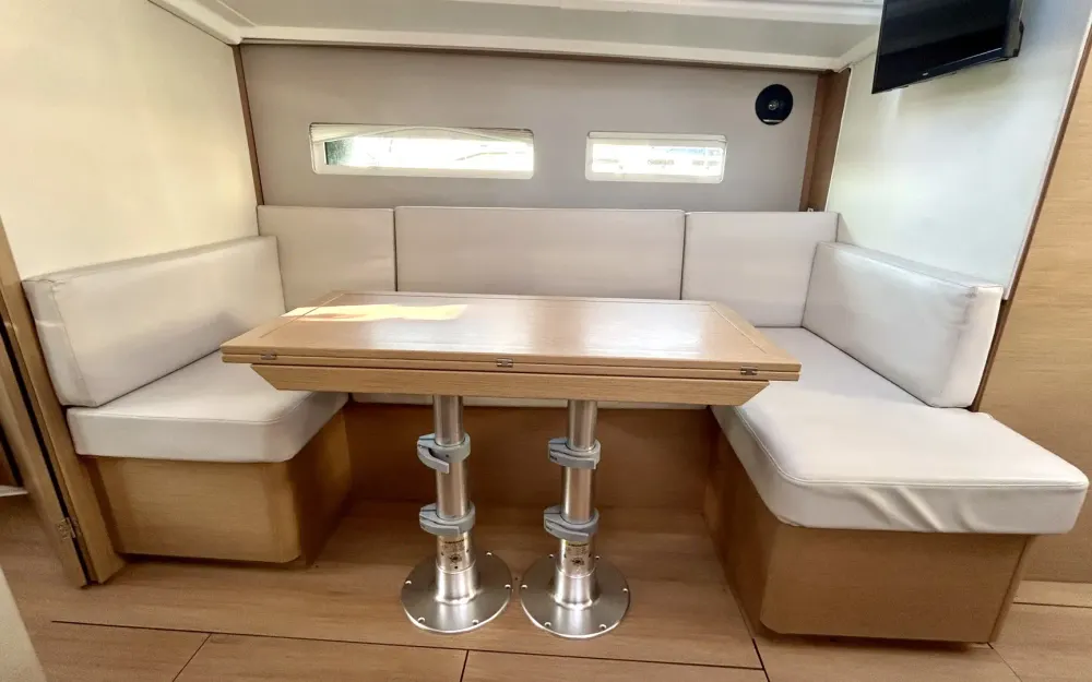 slider 10 Jeanneau Sun Odyssey 410