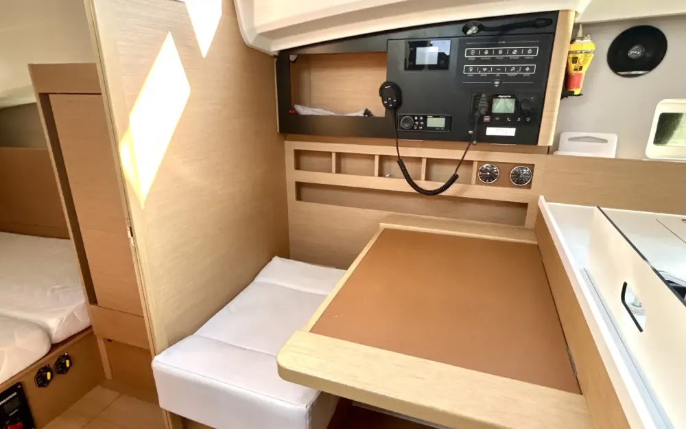 slider 14 Jeanneau Sun Odyssey 410