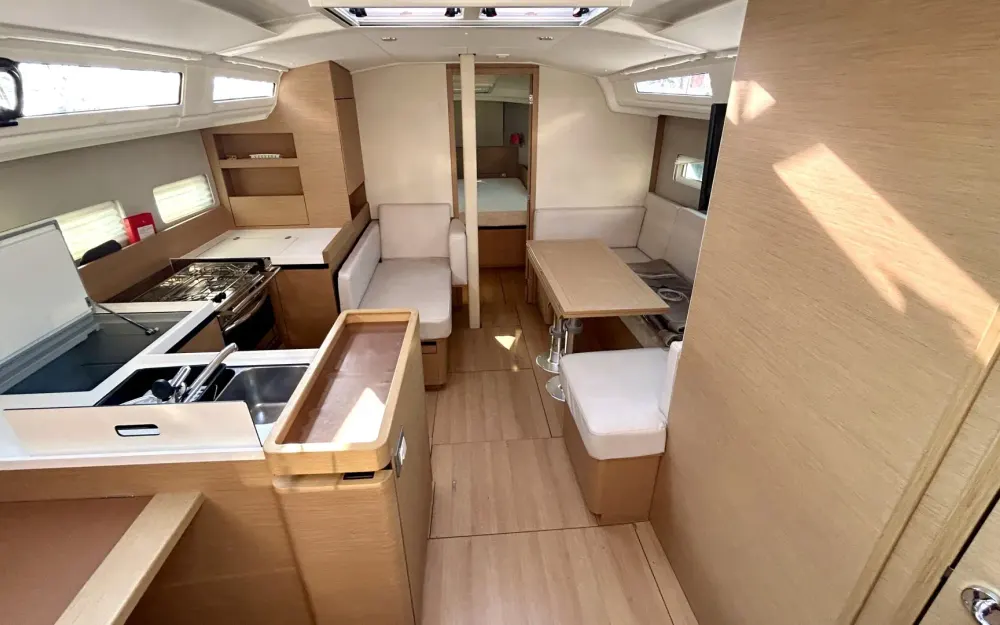 slider 1 Jeanneau Sun Odyssey 410