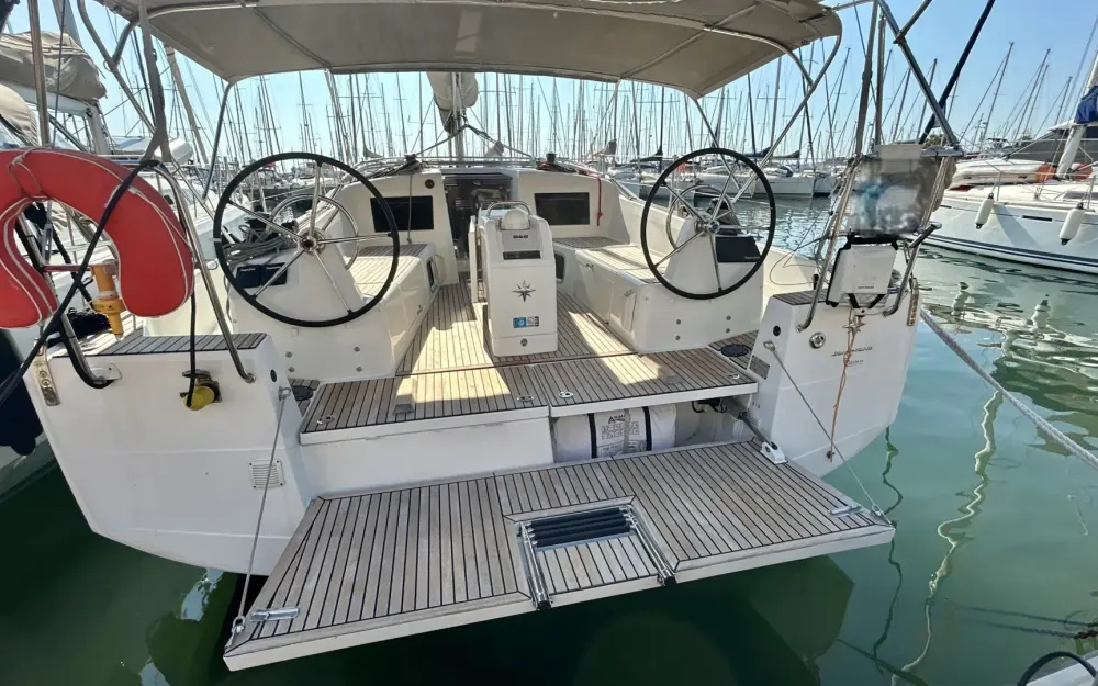 slider 2 Jeanneau Sun Odyssey 410