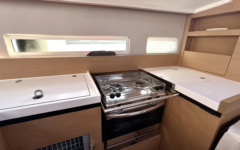 slider 8 Jeanneau Sun Odyssey 410