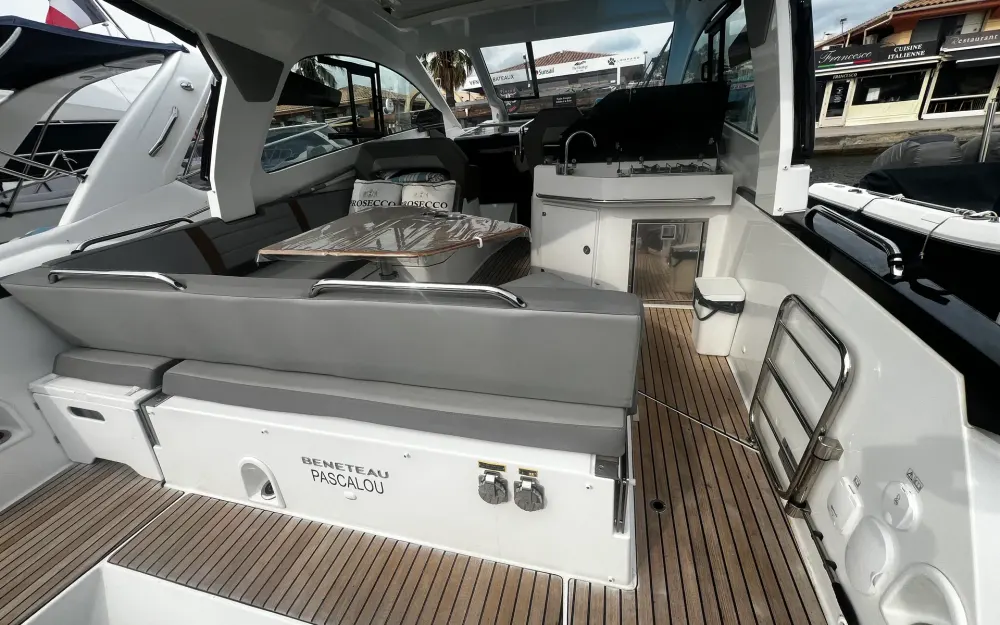 slider 12 Beneteau Gran Turismo 32