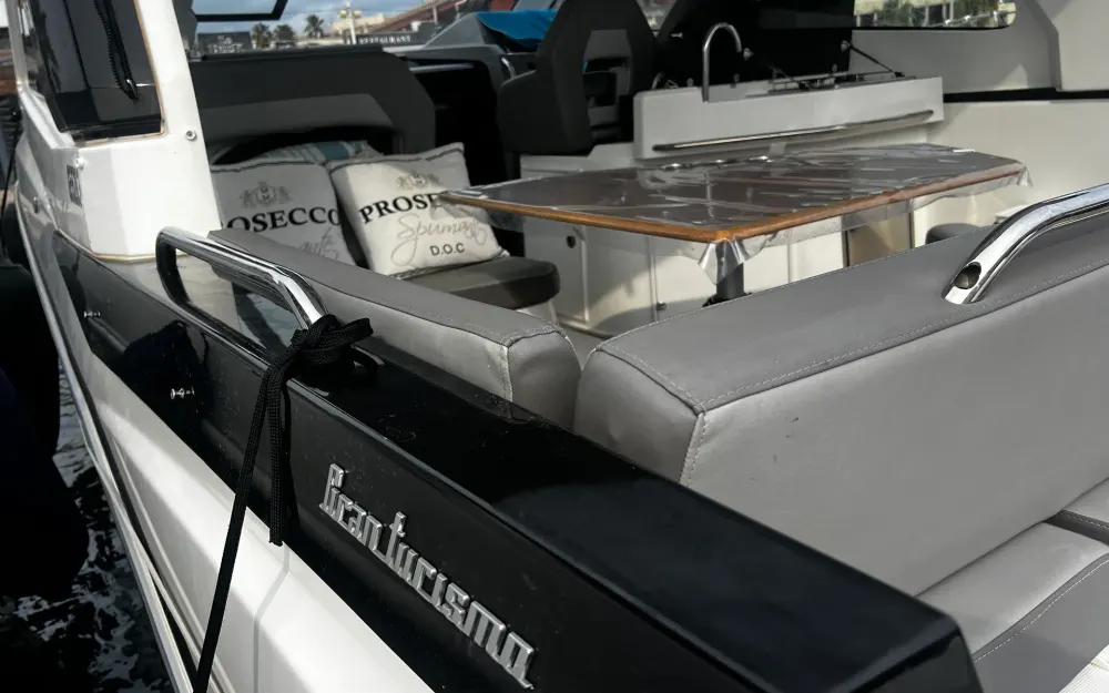 slider 17 Beneteau Gran Turismo 32