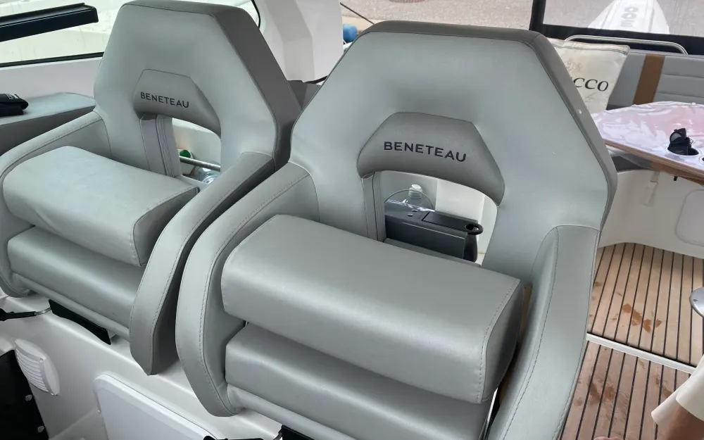 slider 34 Beneteau Gran Turismo 32