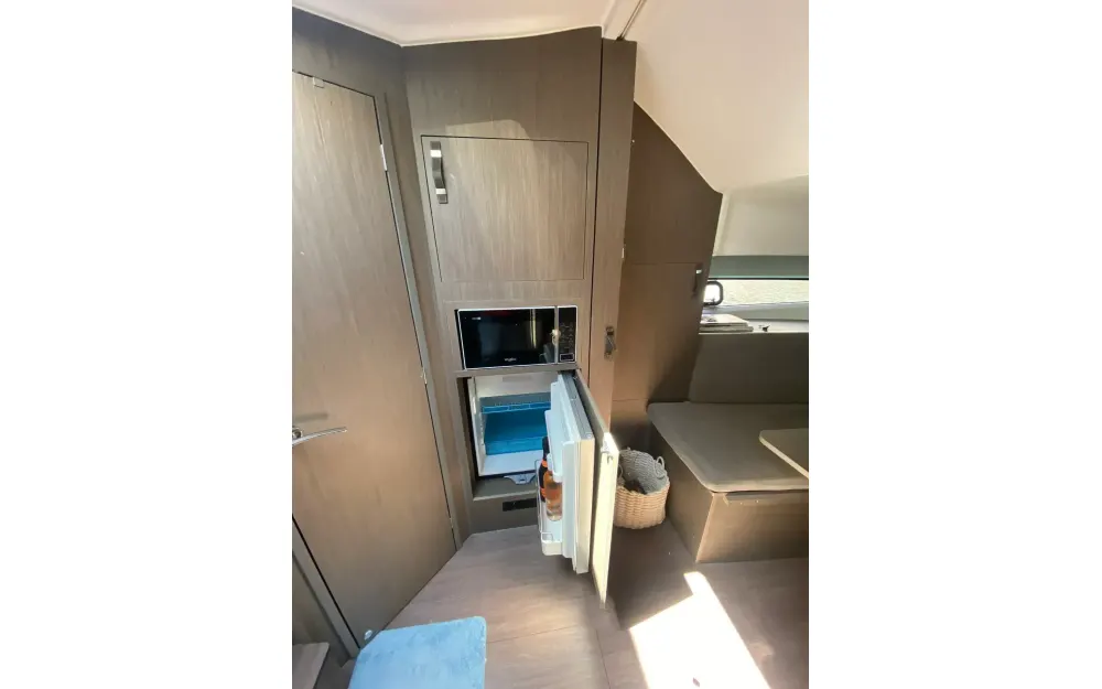 slider 42 Beneteau Gran Turismo 32