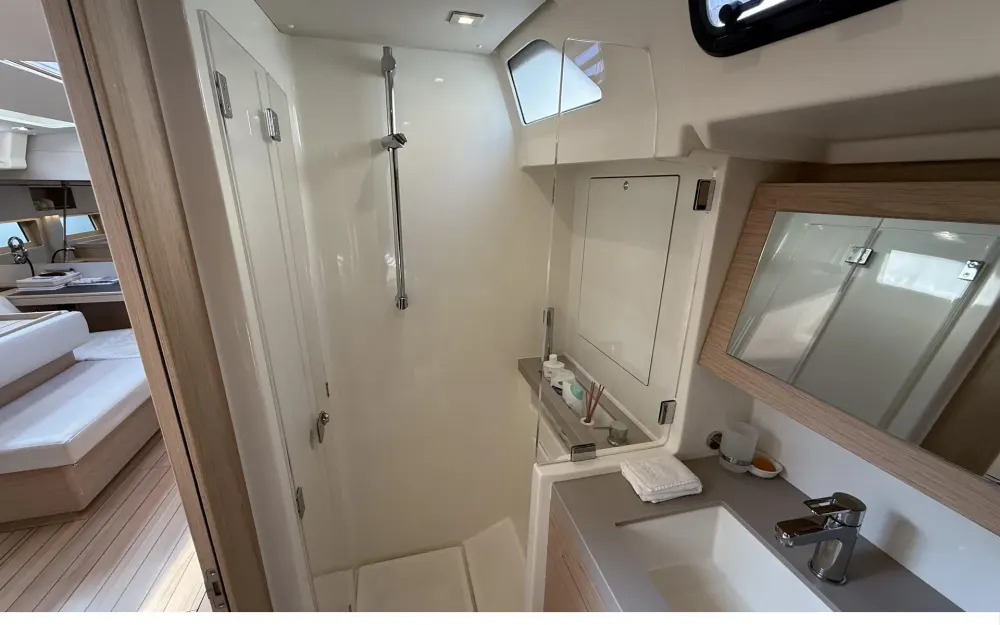 slider 16 Beneteau Oceanis 51.1