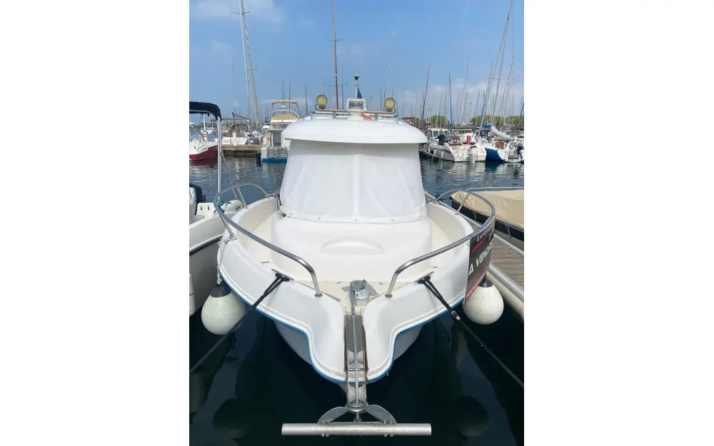 slider 1 Quicksilver Pilothouse 580