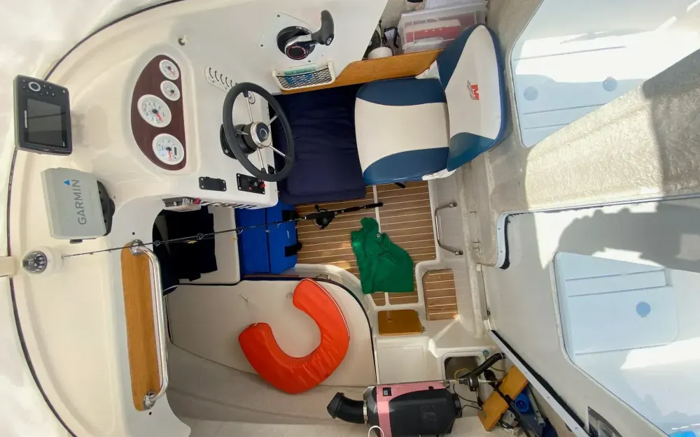 slider 9 Quicksilver Pilothouse 580