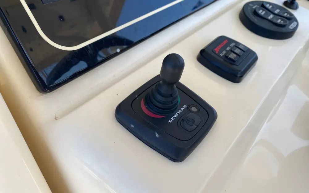 slider 10 Scout Boat  350 LXF