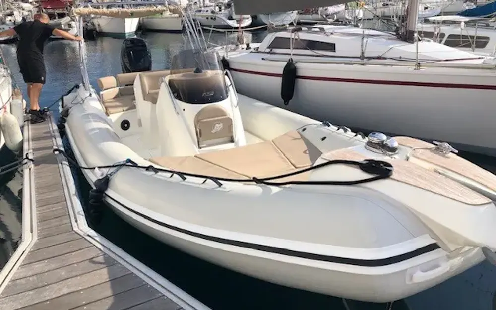 slider 1 Black Fin Elegance 8