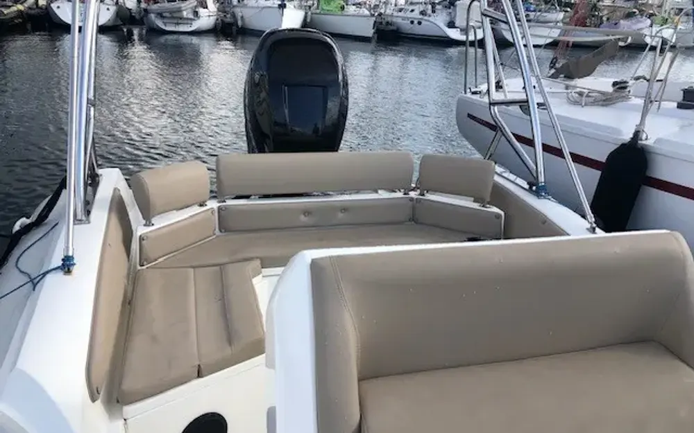 slider 3 Black Fin Elegance 8