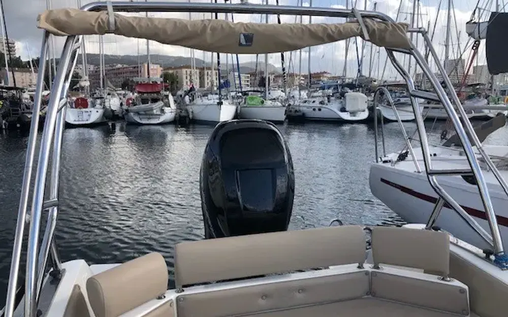 slider 5 Black Fin Elegance 8