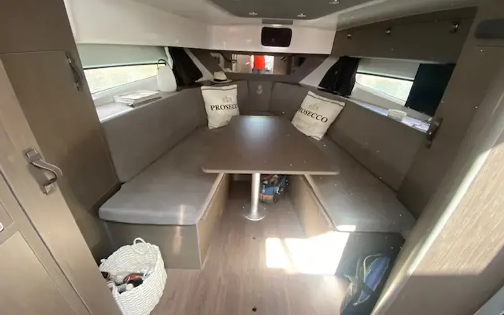 slider 9 Beneteau Gran Turismo 32