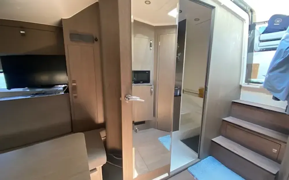 slider 11 Beneteau Gran Turismo 32