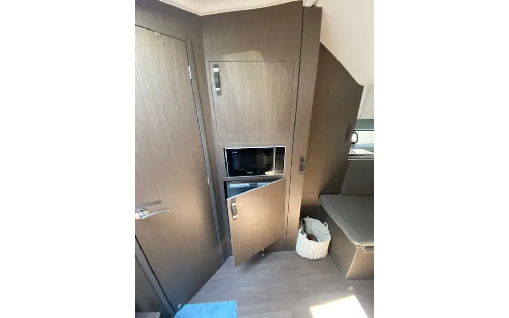 slider 12 Beneteau Gran Turismo 32