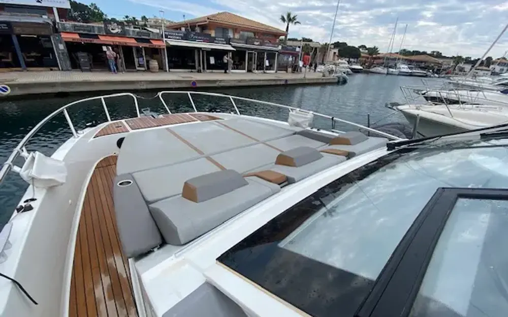 slider 1 Beneteau Gran Turismo 32