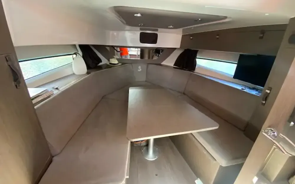 slider 7 Beneteau Gran Turismo 32
