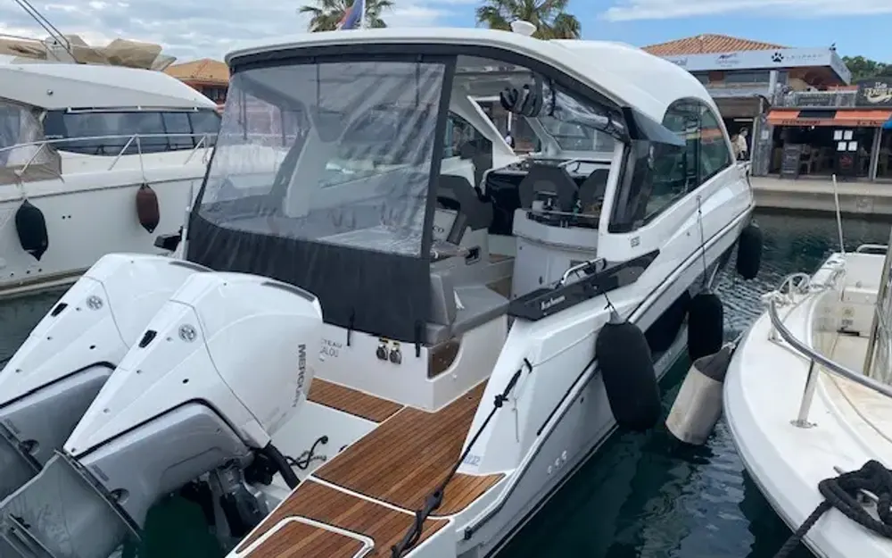 slider 8 Beneteau Gran Turismo 32