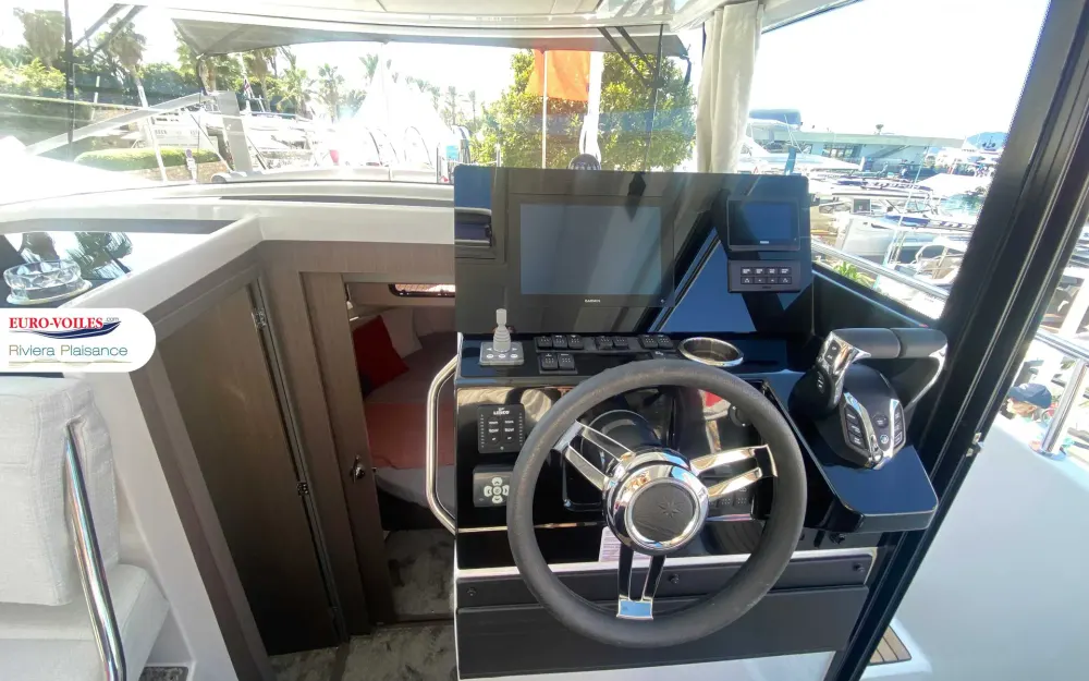 slider 4 Jeanneau Merry Fisher 895 Sport