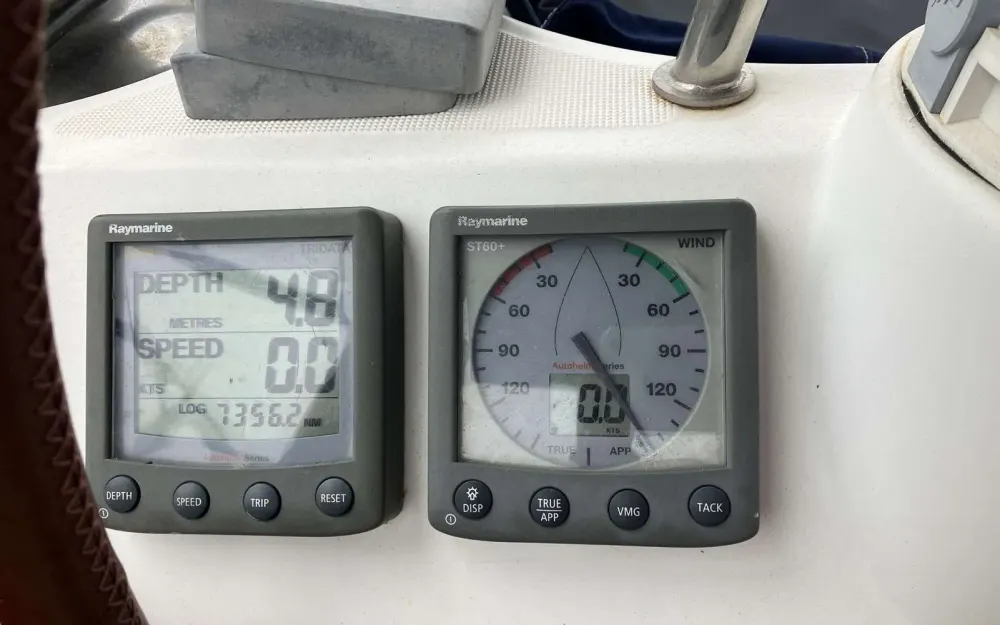 slider 27 Jeanneau Sun Odyssey 49 i