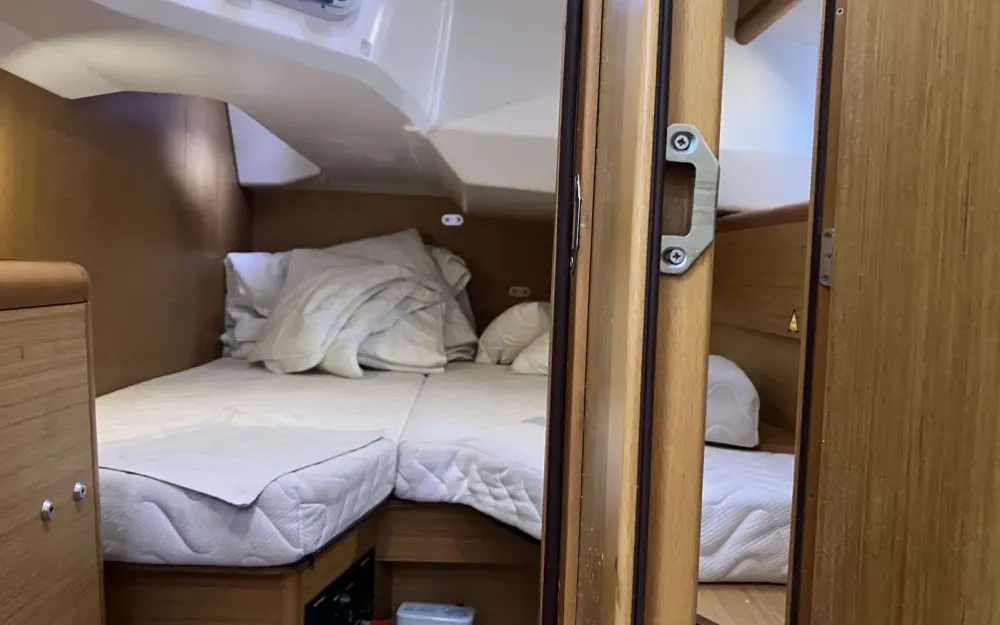 slider 65 Jeanneau Sun Odyssey 49 i