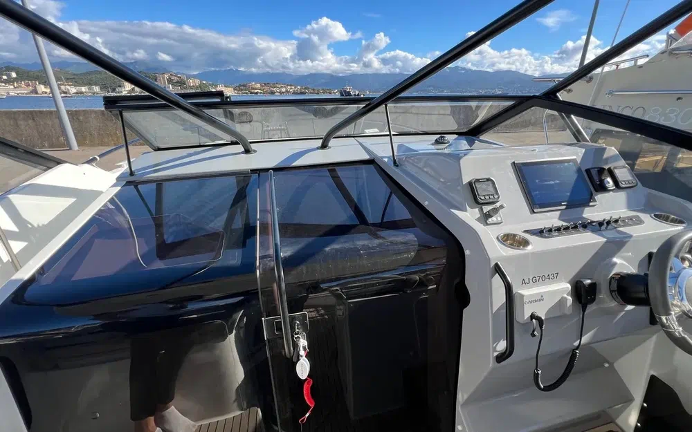 slider 9 Beneteau Flyer 10