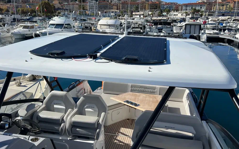 slider 12 Beneteau Flyer 10