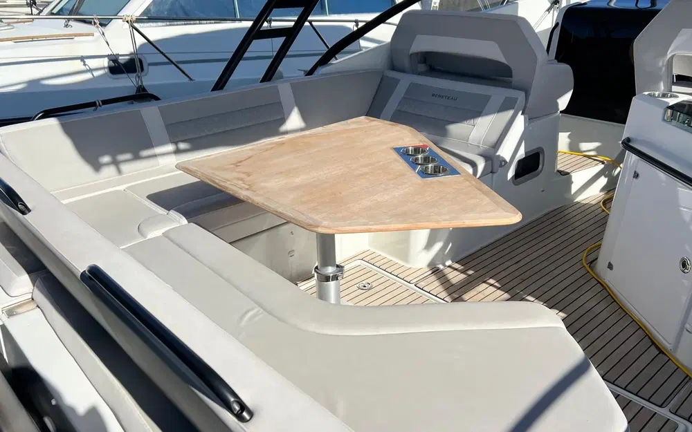 slider 15 Beneteau Flyer 10