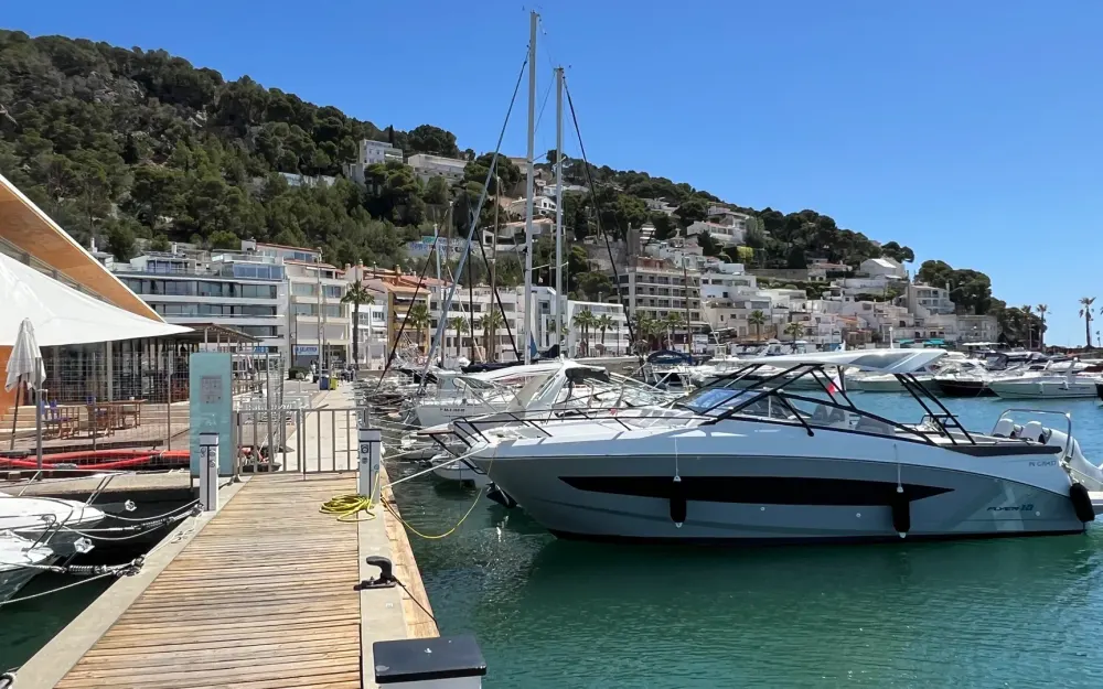 slider 1 Beneteau Flyer 10