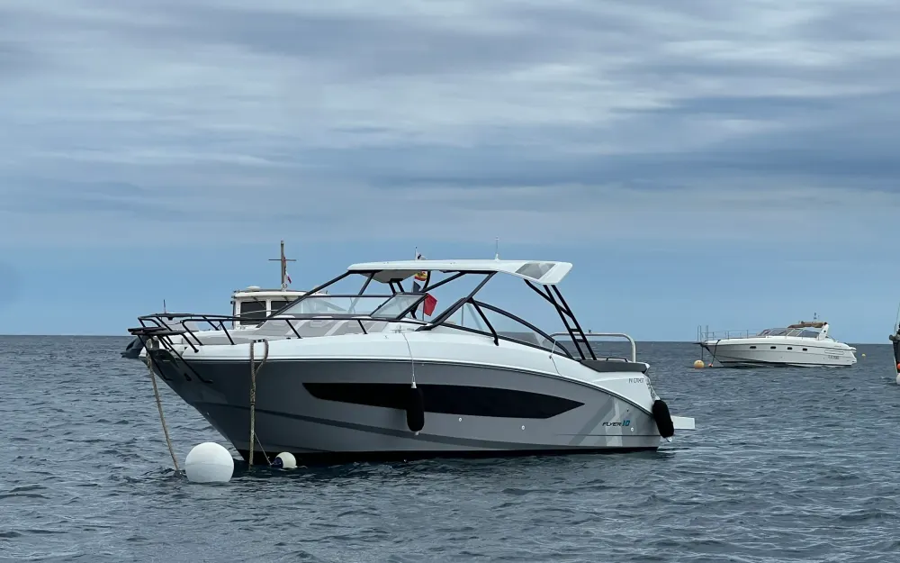 slider 4 Beneteau Flyer 10