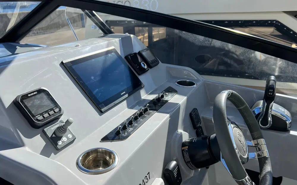 slider 5 Beneteau Flyer 10