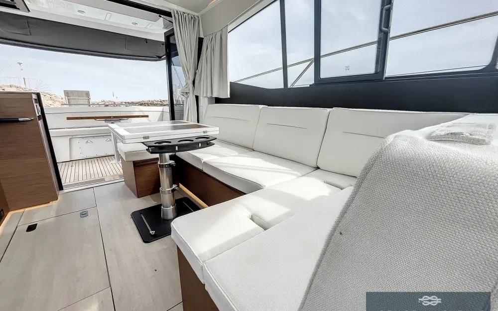 slider 12 Jeanneau NC 37