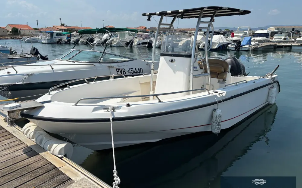 slider 0 Boston Whaler  210 Outrage