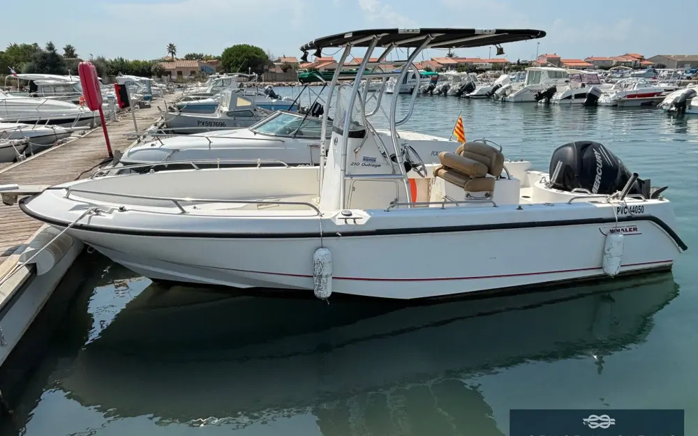 slider 2 Boston Whaler  210 Outrage
