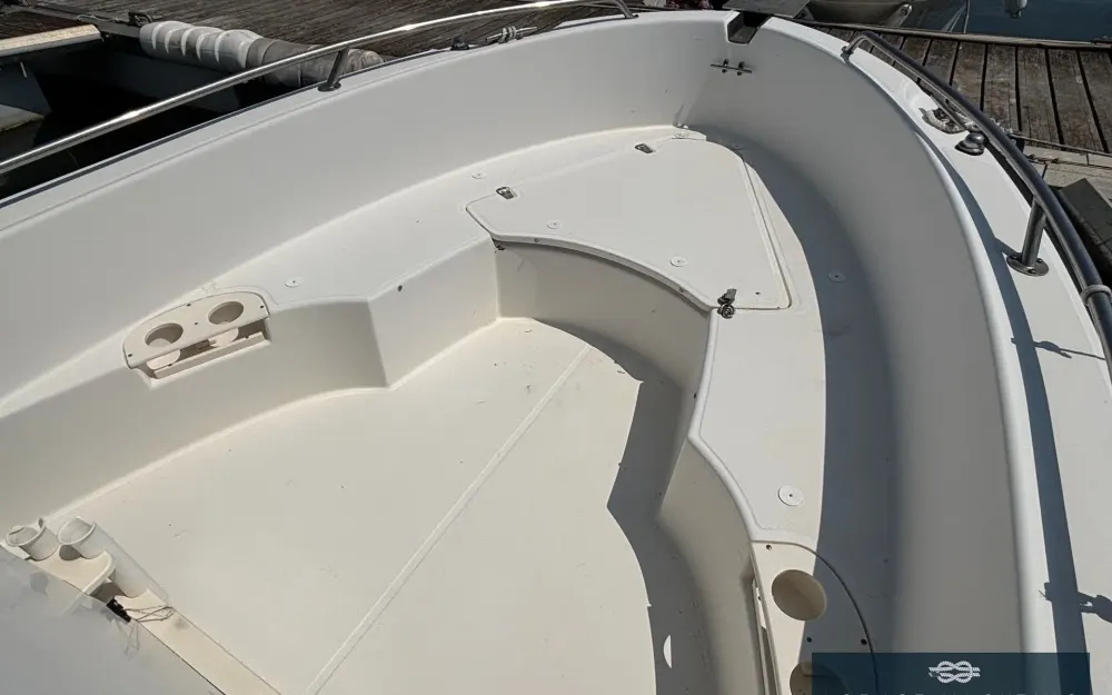 slider 4 Boston Whaler  210 Outrage