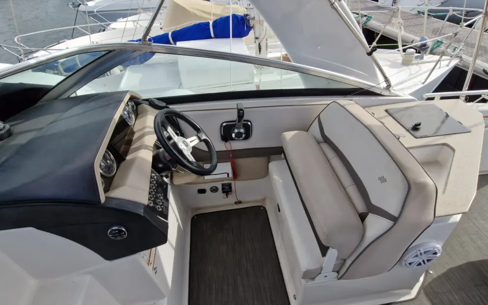 slider 5 Four Winns Vista 255
