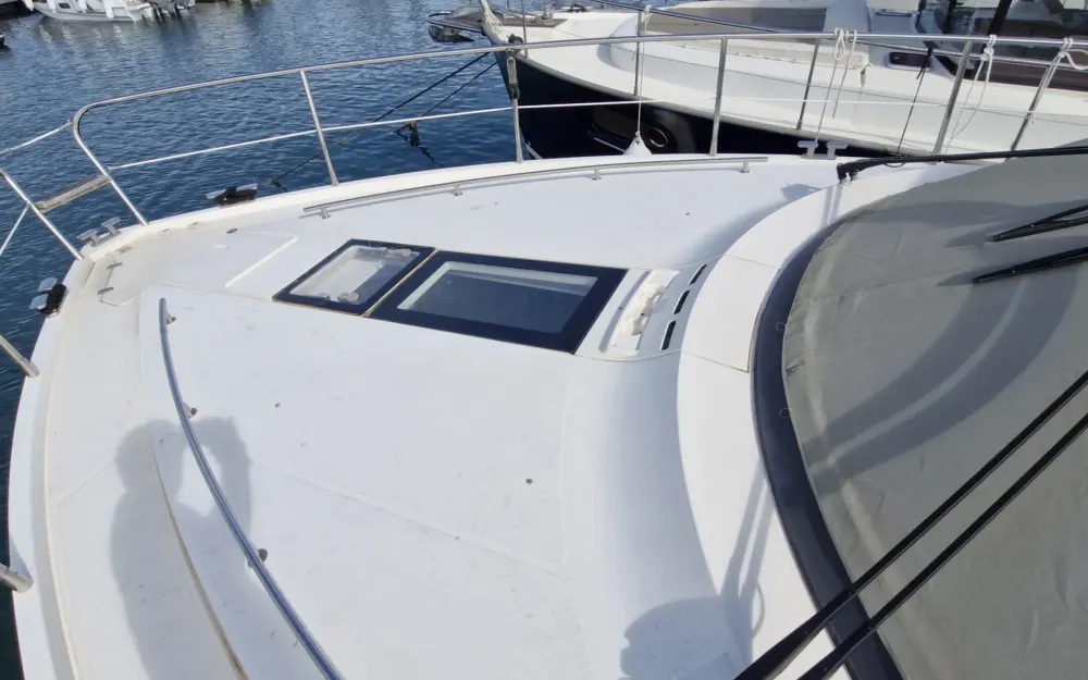slider 10 Sealine  F 42