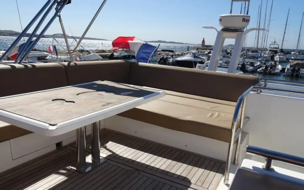 slider 13 Sealine  F 42