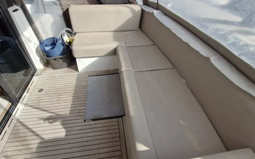 slider 16 Sealine  F 42
