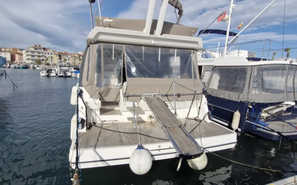 slider 17 Sealine  F 42