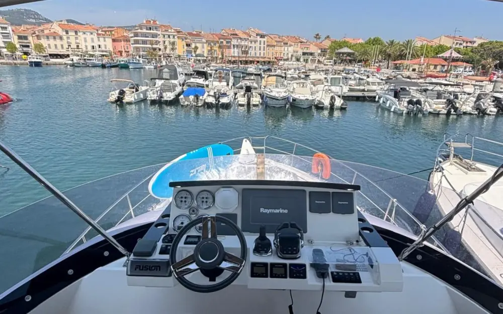 slider 19 Sealine  F 42