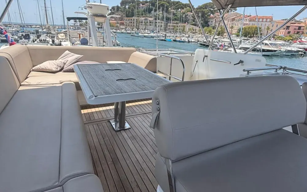 slider 21 Sealine  F 42